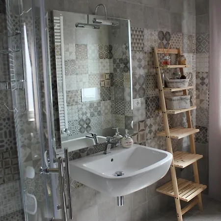 Odeon Bed & Breakfast 3*